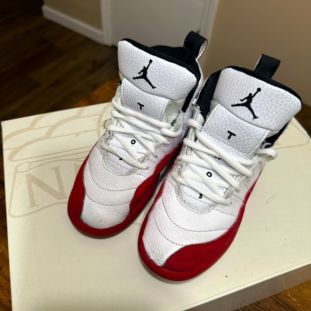 Air Jordan Retro 12 “ Cherry “ .. size 13c